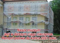 Baner informujący o remoncie muzeum